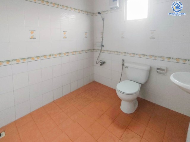 *****ทาวน์เฮ้าส์มือสองย่านกรุงเทพมหานคร ม.มณฑล7 เลียบคลองทวีวัฒนา #หลังมุม เนื้อที่กว้างมากถึง 24.5 ตร.ว. ฟังก์ชัน 4 ห้องนอน 2 ห้องน้ำ 1 ที่จอดรถ แถมฟรี! 2 เครื่องปรับอากาศ บนทำเลเดินทางสะดวก ใกล้รถไฟฟ้าสายสีน้ำเงิน "สถานีหลักสอง"…